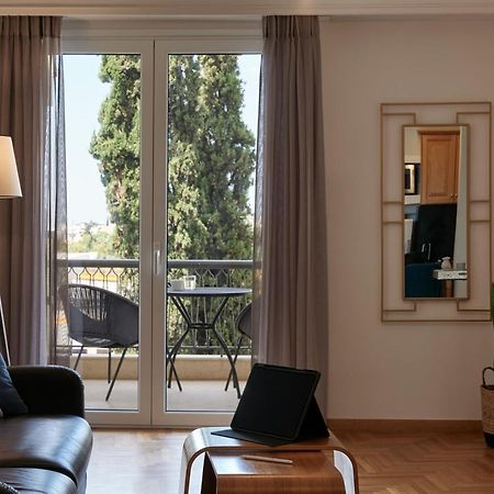 Chic One Bd Apartment With Hilton View Athen Eksteriør bilde