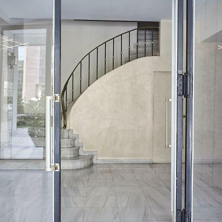 Chic One Bd Apartment With Hilton View Athen Eksteriør bilde