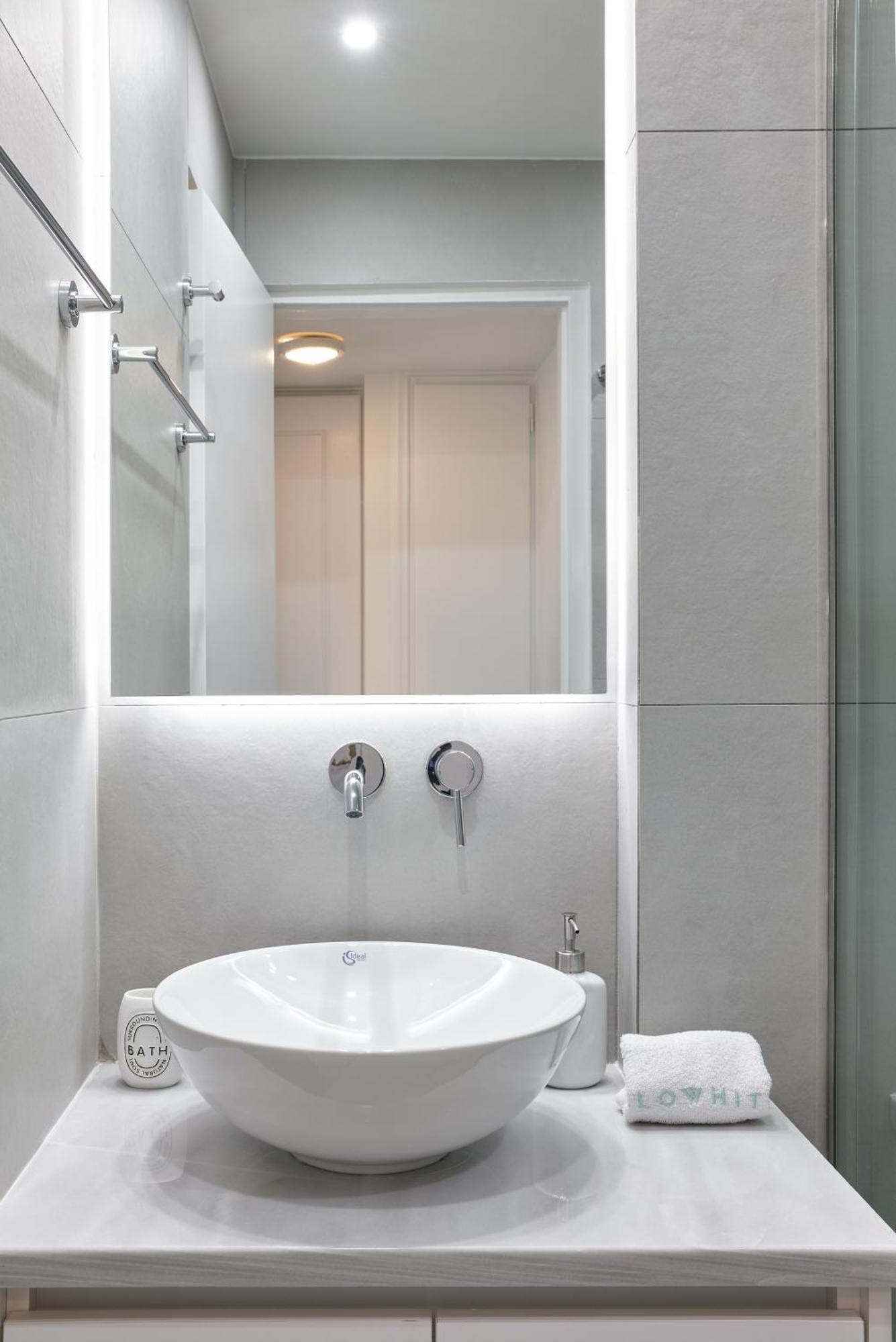 Chic One Bd Apartment With Hilton View Athen Eksteriør bilde
