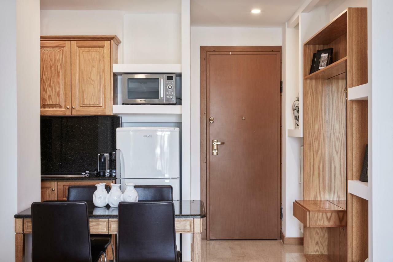 Chic One Bd Apartment With Hilton View Athen Eksteriør bilde