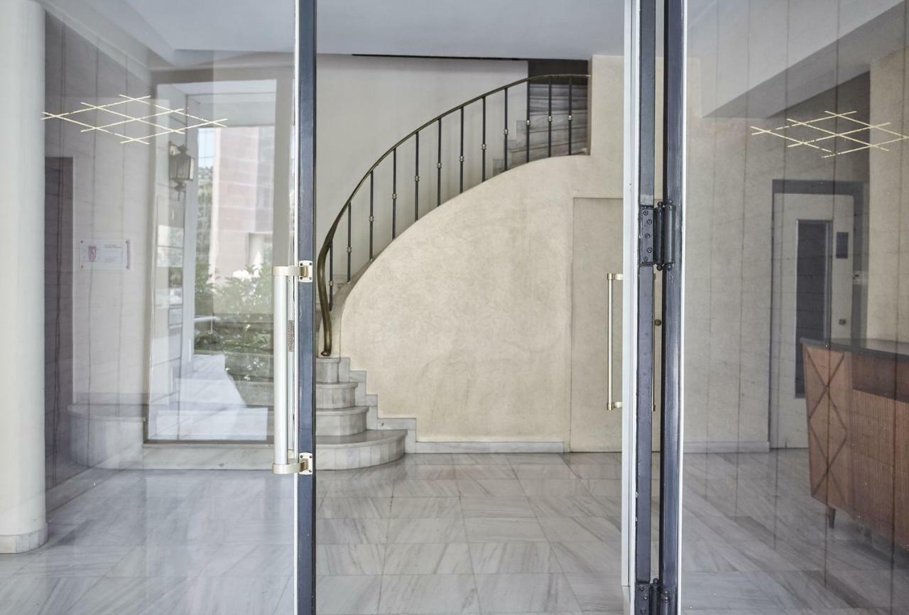 Chic One Bd Apartment With Hilton View Athen Eksteriør bilde